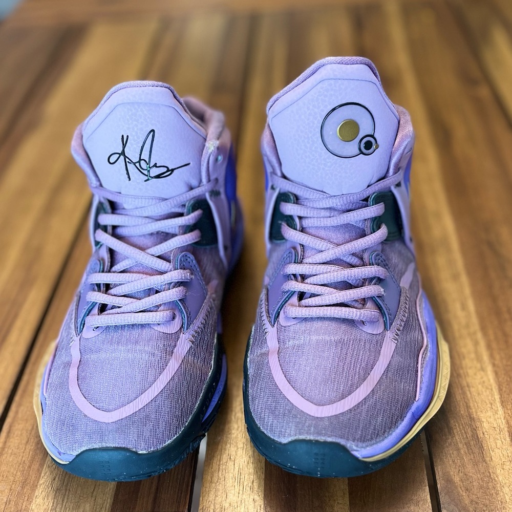 Nike Kyrie Infinity Basketball shoes - Youth Size 4.5